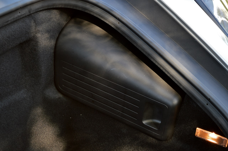 Illustration for article titled The Coolest Details of the 2014 Porsche Cayman S